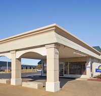 Days Inn by Wyndham Salina South - Accommodation Dallas