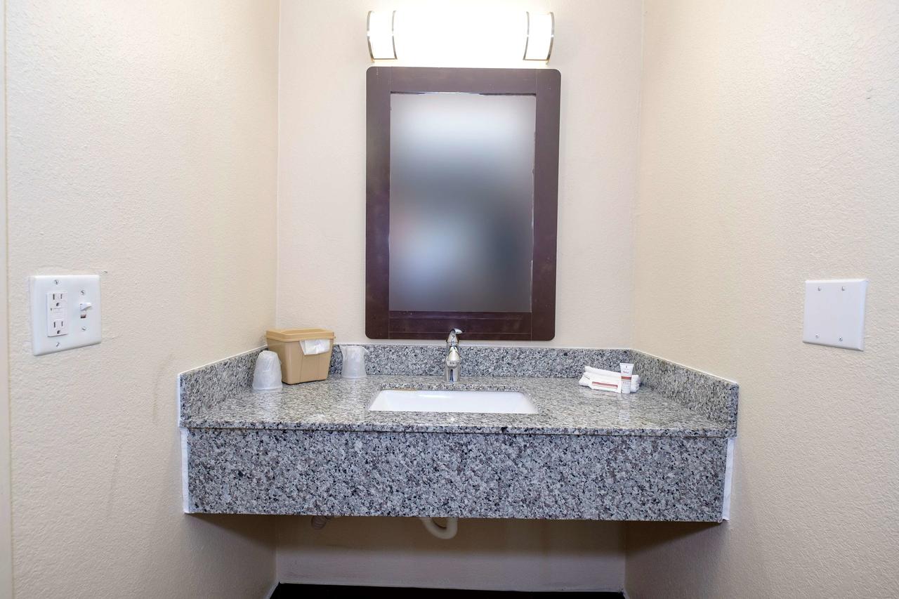 Red Roof Inn Alexandria, LA - thumb 6