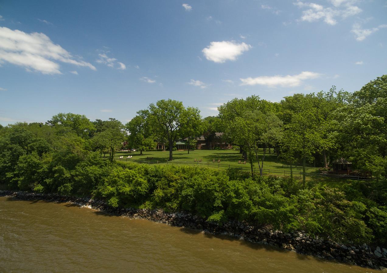 Great Oak Manor - thumb 2