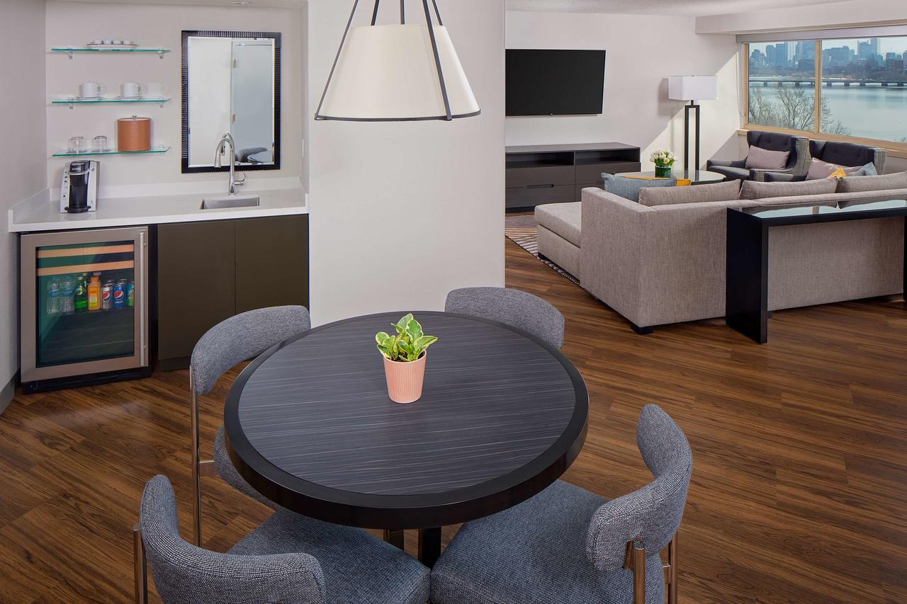 Hyatt Regency Cambridge, Overlooking Boston - thumb 9