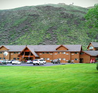 Yellowstone Village Inn and Suites - Accommodation Dallas