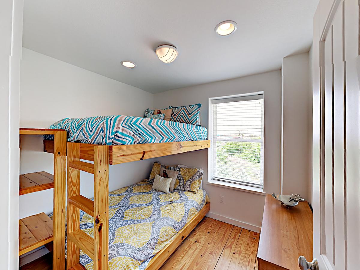 The Commons 102 - Three Bedroom Townhome - thumb 15