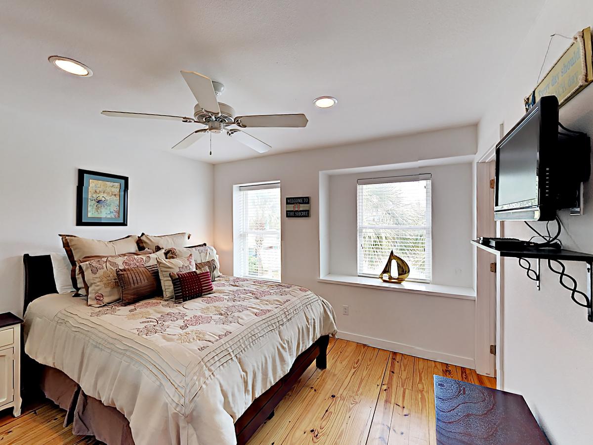 The Commons 102 - Three Bedroom Townhome - thumb 11