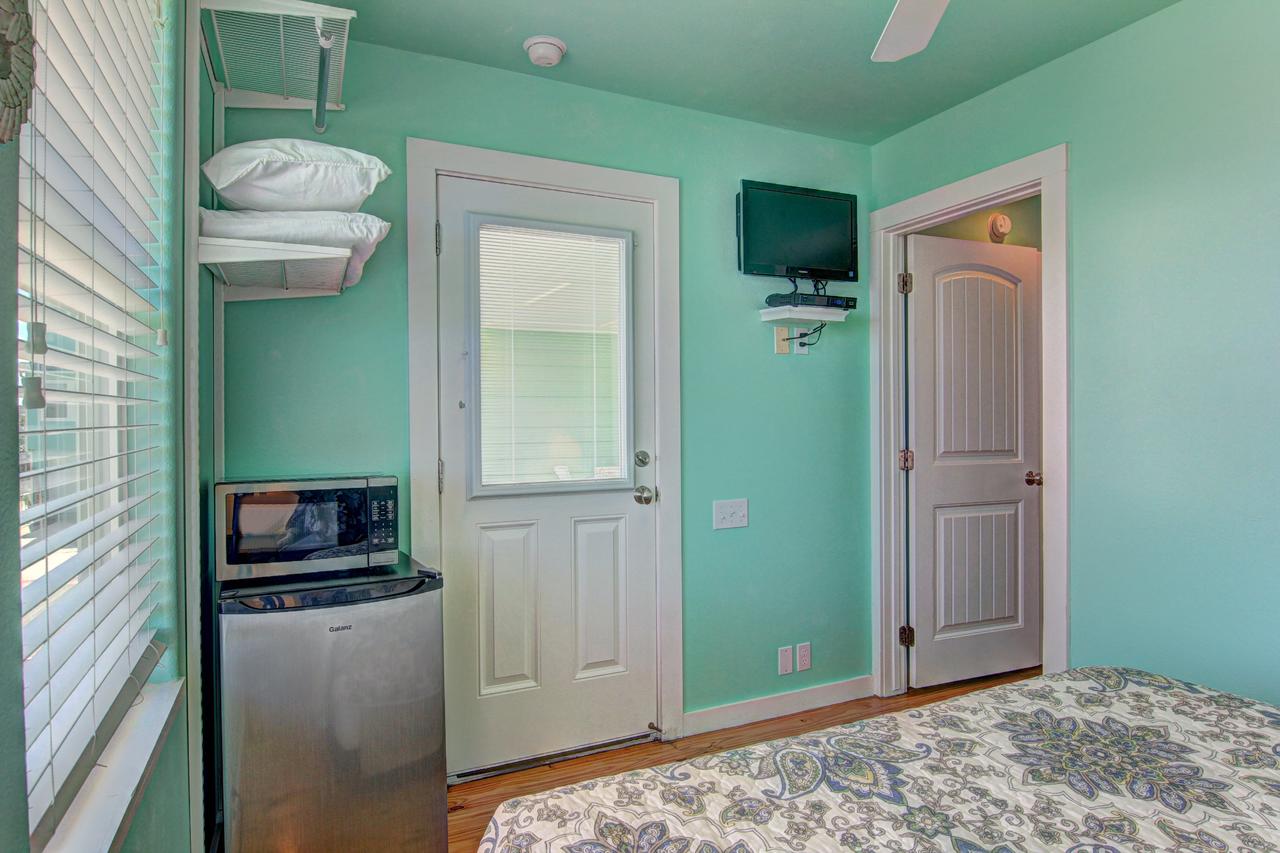 VW67 - Whale Of A Time - thumb 1