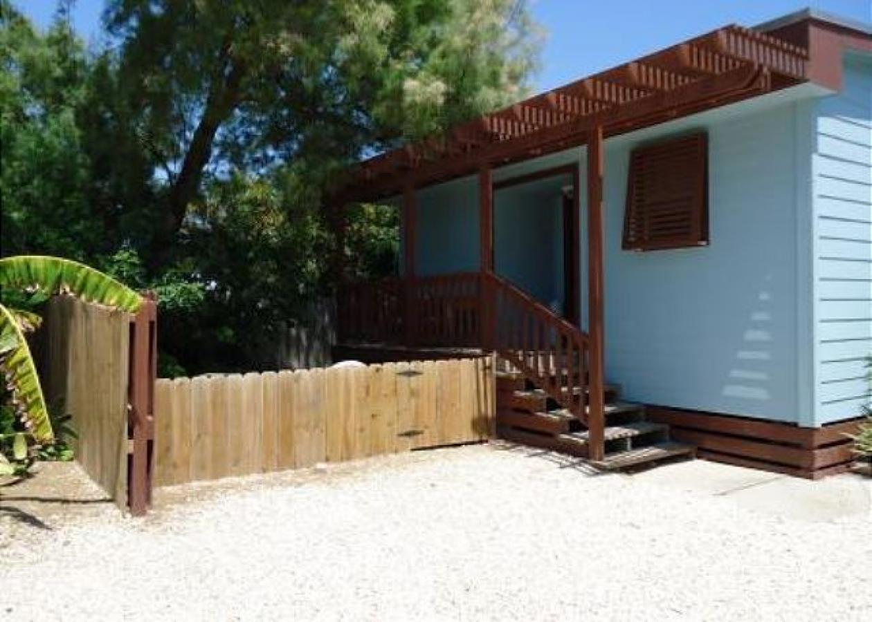 212SSB - Little Blue House - thumb 0