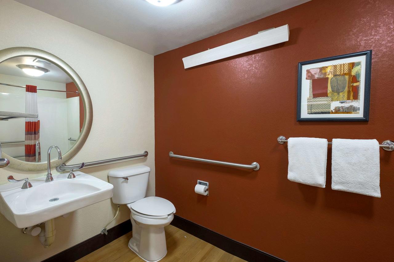 Red Roof Inn Salem - thumb 9