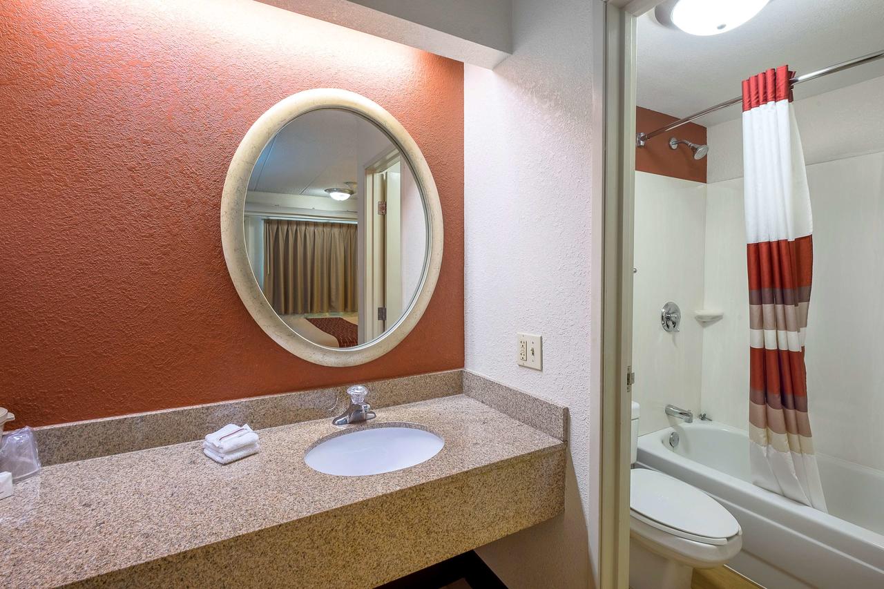 Red Roof Inn Salem - thumb 7