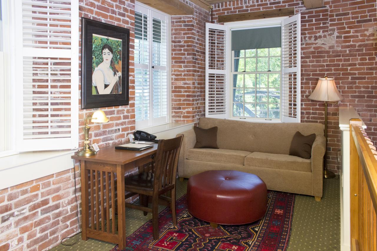 Common Man Inn & Restaurant Claremont - thumb 2