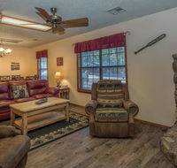 Shadow Mountain Lodge and Cabins - Accommodation Dallas