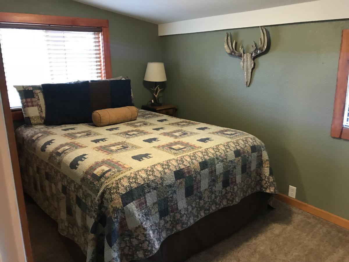 Gonzales Cozy Little Bear Cabin - thumb 21