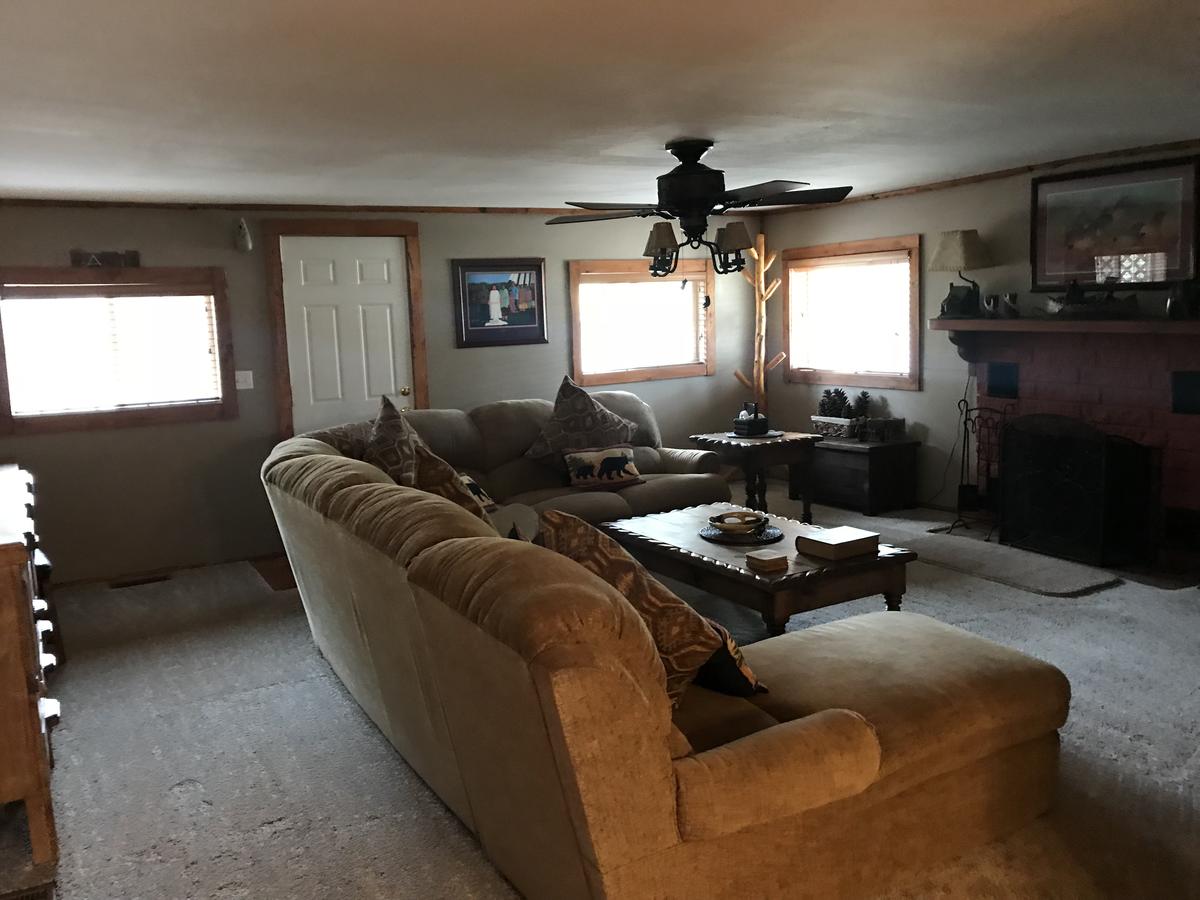 Gonzales Cozy Little Bear Cabin - thumb 17