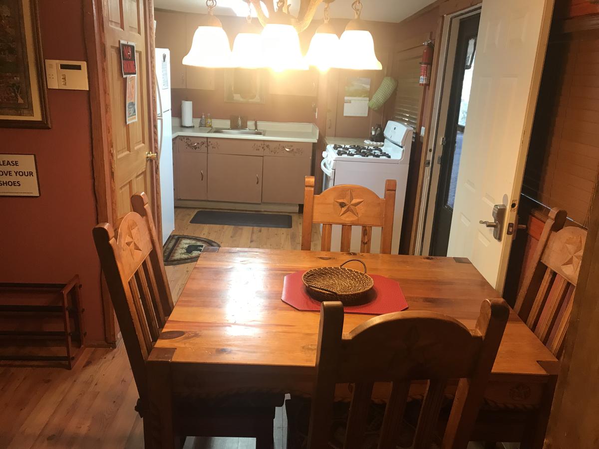 Gonzales Cozy Little Bear Cabin - thumb 24