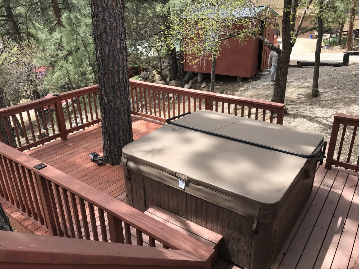 Gonzales Cozy Little Bear Cabin - thumb 7