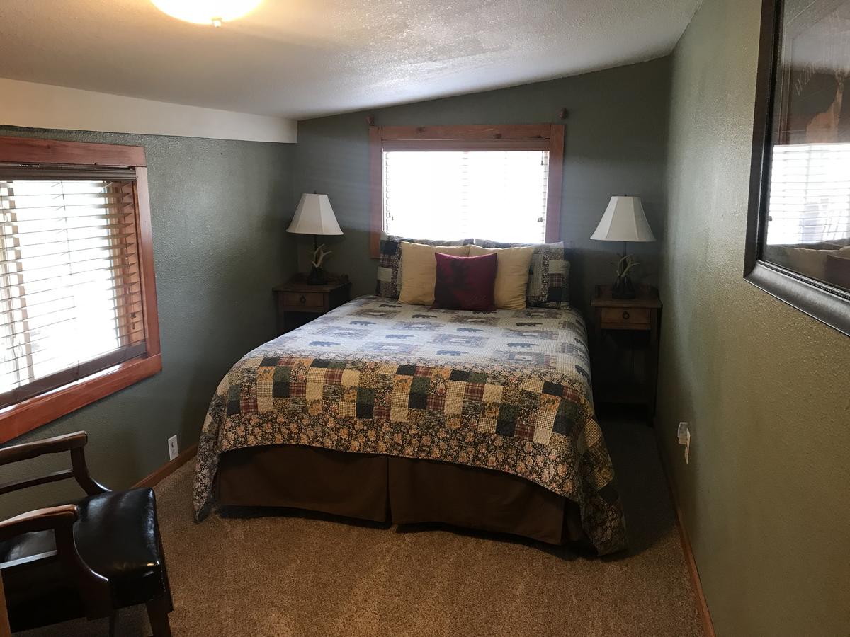 Gonzales Cozy Little Bear Cabin - thumb 23