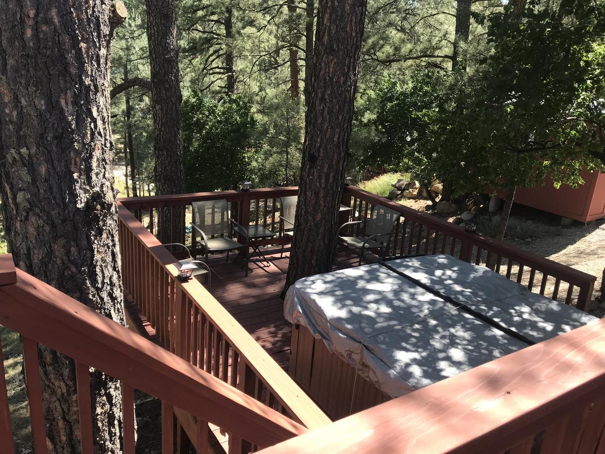 Gonzales Cozy Little Bear Cabin - thumb 5