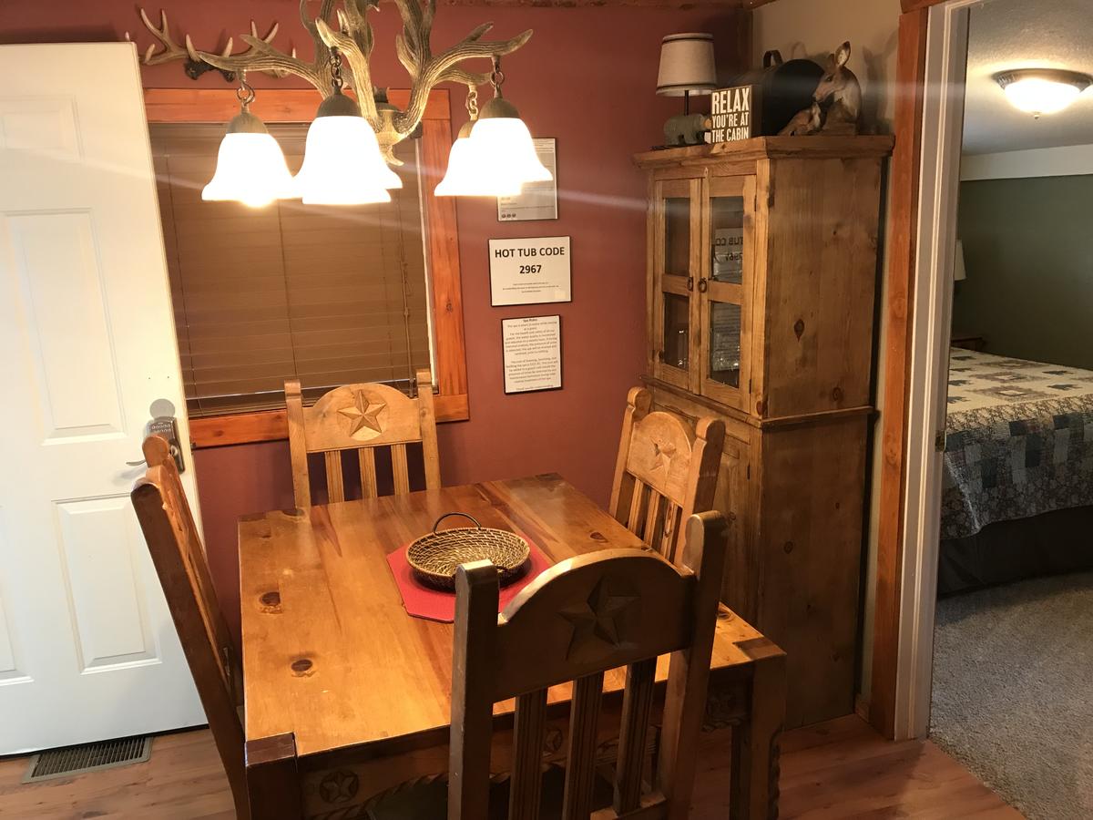 Gonzales Cozy Little Bear Cabin - thumb 26