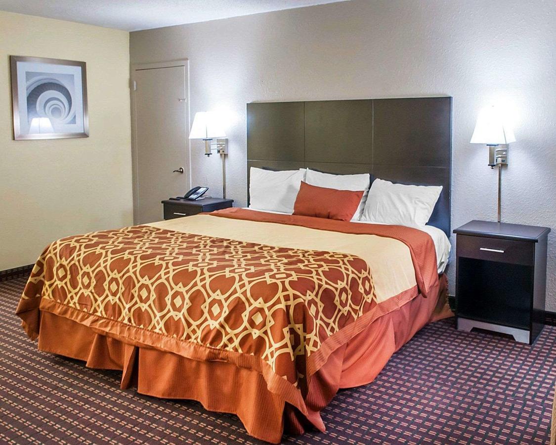 Econo Lodge Carlsbad - thumb 32