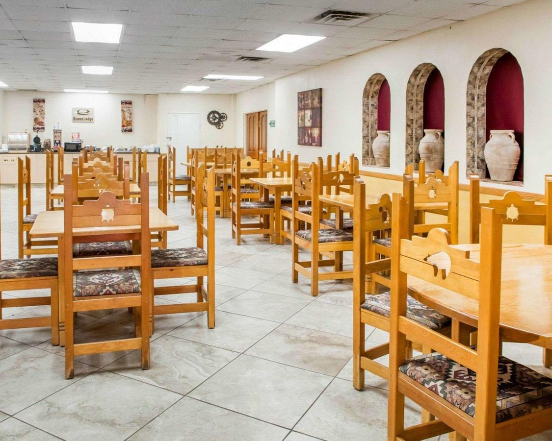 Econo Lodge Carlsbad - thumb 5