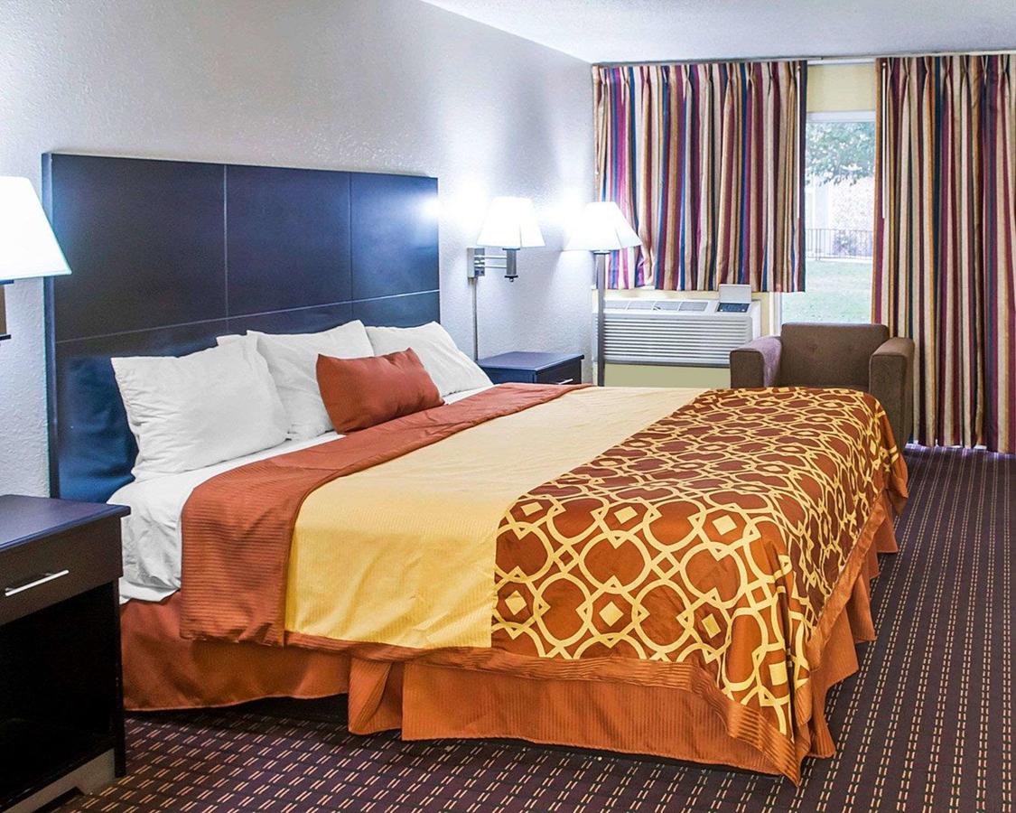 Econo Lodge Carlsbad - thumb 23