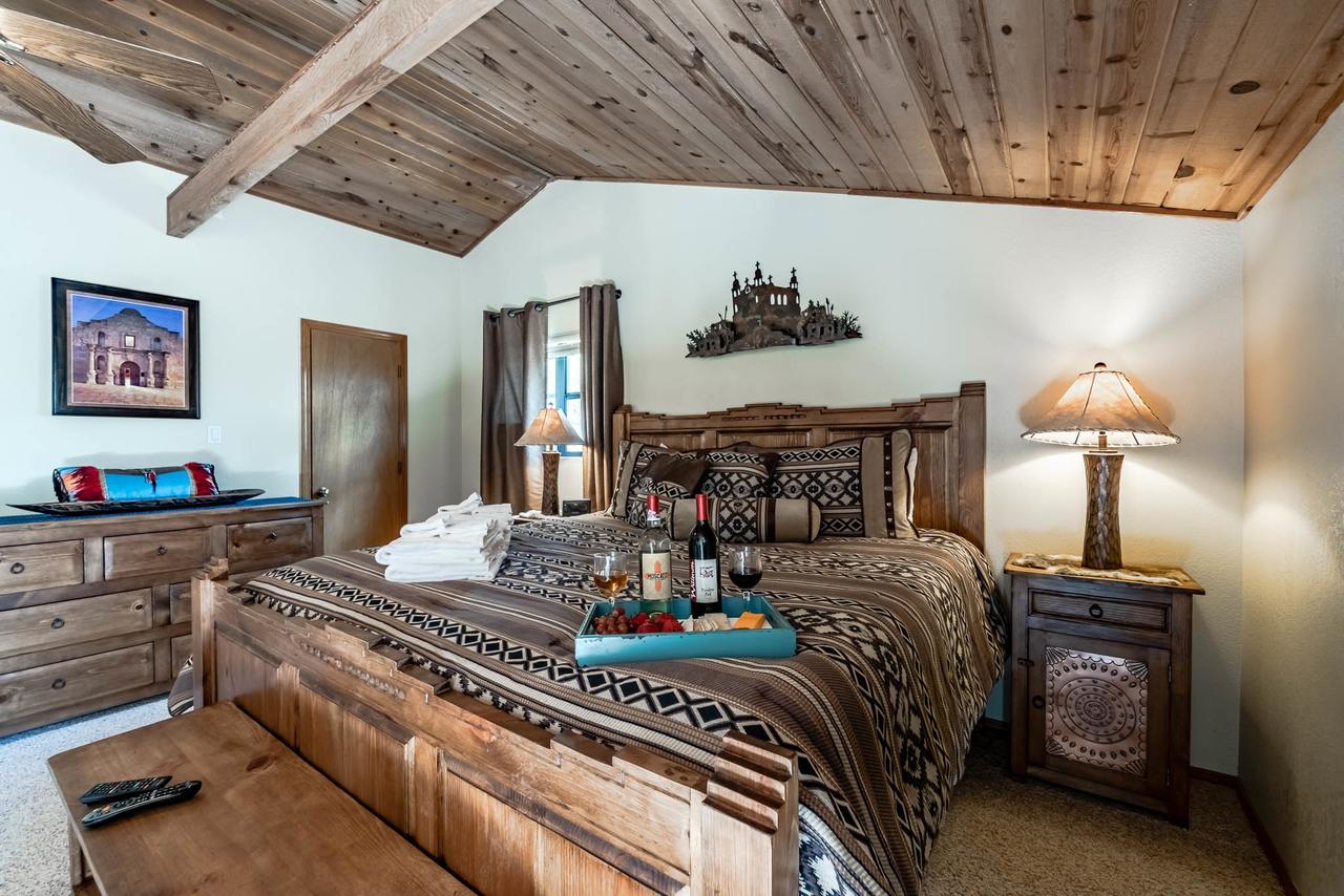 Casa Del Rey, 3 Bedrooms, Fireplace, Hot Tub, Foosball, Private, Sleeps 8 - thumb 14