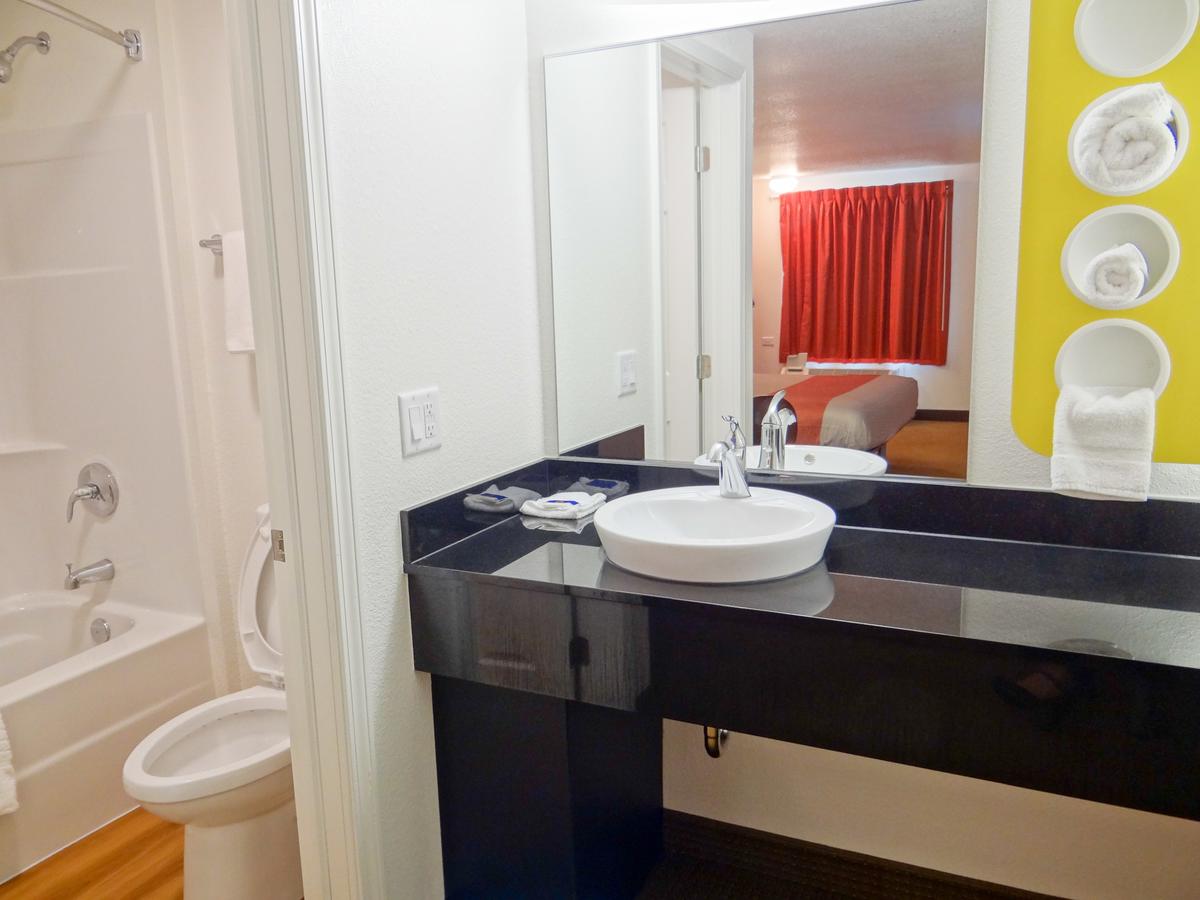 Motel 6 Erie - thumb 31