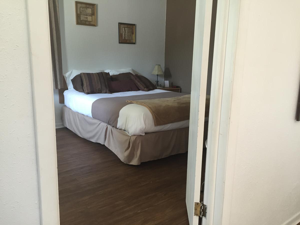 The Brookside Motel / Mt. Rushmore - thumb 28