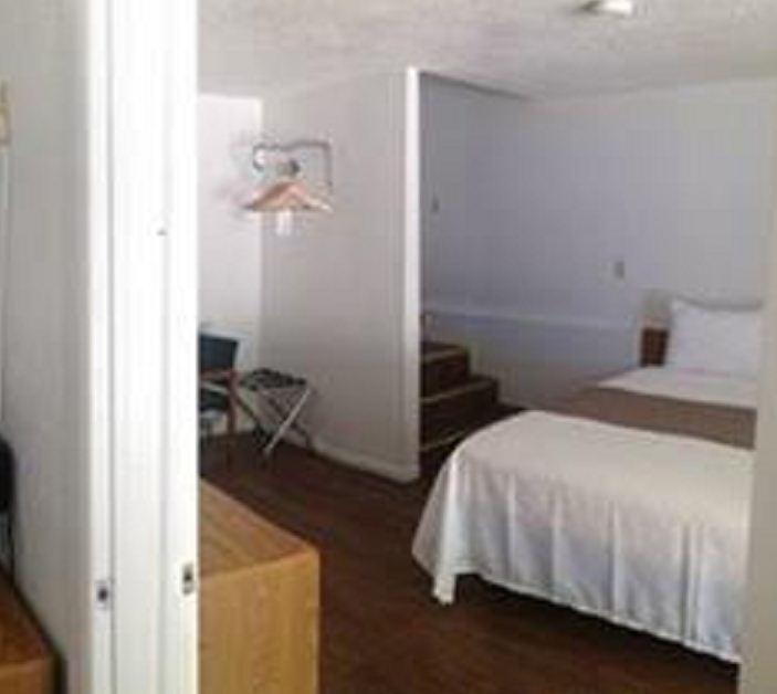 The Brookside Motel / Mt. Rushmore - thumb 14