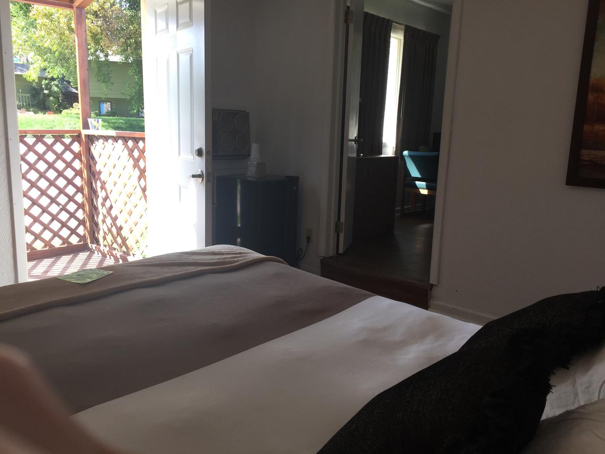 The Brookside Motel / Mt. Rushmore - thumb 41