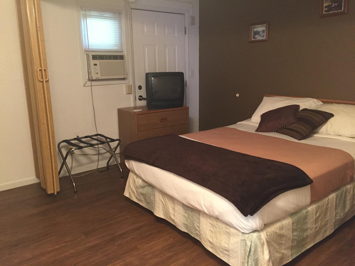 The Brookside Motel / Mt. Rushmore - thumb 11