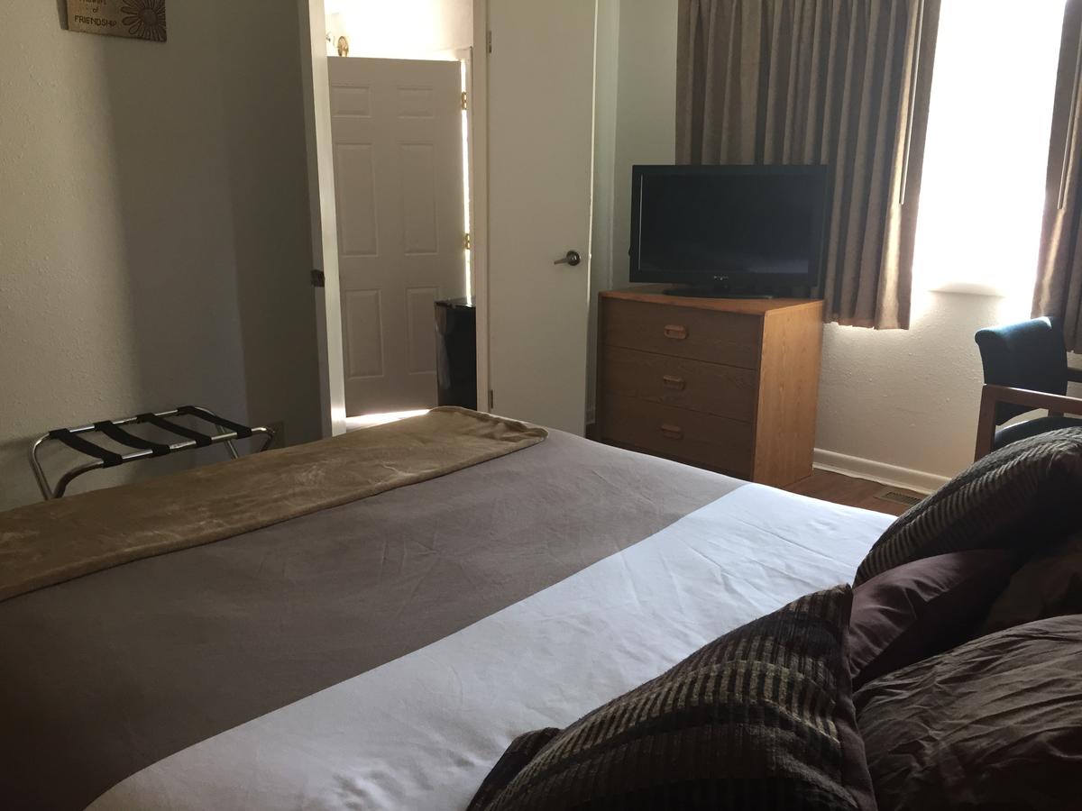 The Brookside Motel / Mt. Rushmore - thumb 32