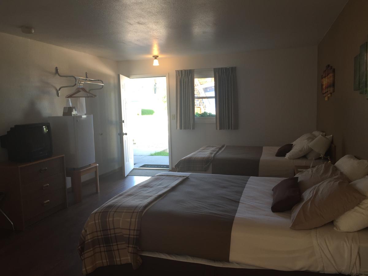 The Brookside Motel / Mt. Rushmore - thumb 30