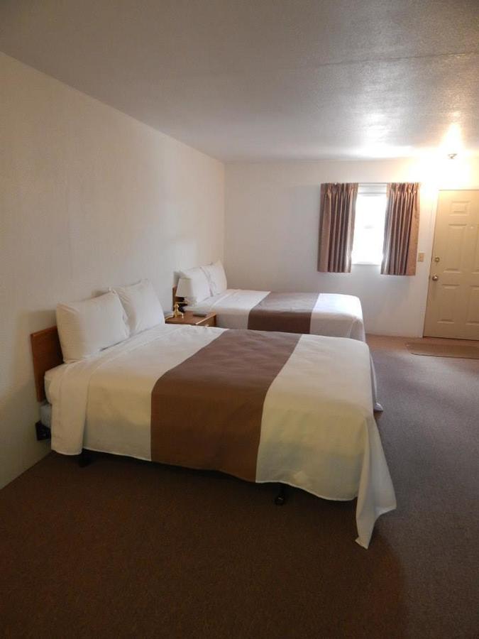 The Brookside Motel / Mt. Rushmore - thumb 17