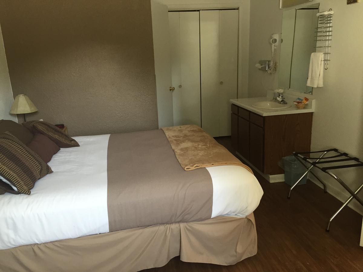 The Brookside Motel / Mt. Rushmore - thumb 33