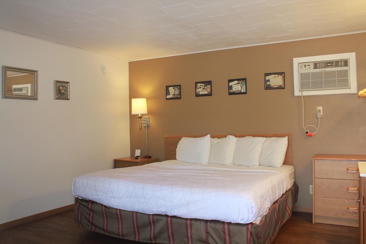 The Brookside Motel / Mt. Rushmore - thumb 8