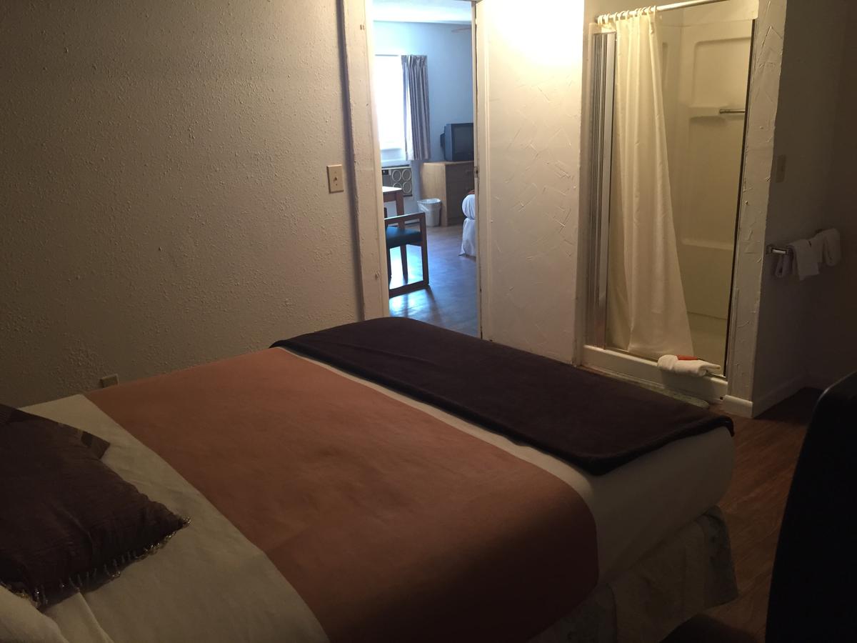 The Brookside Motel / Mt. Rushmore - thumb 12