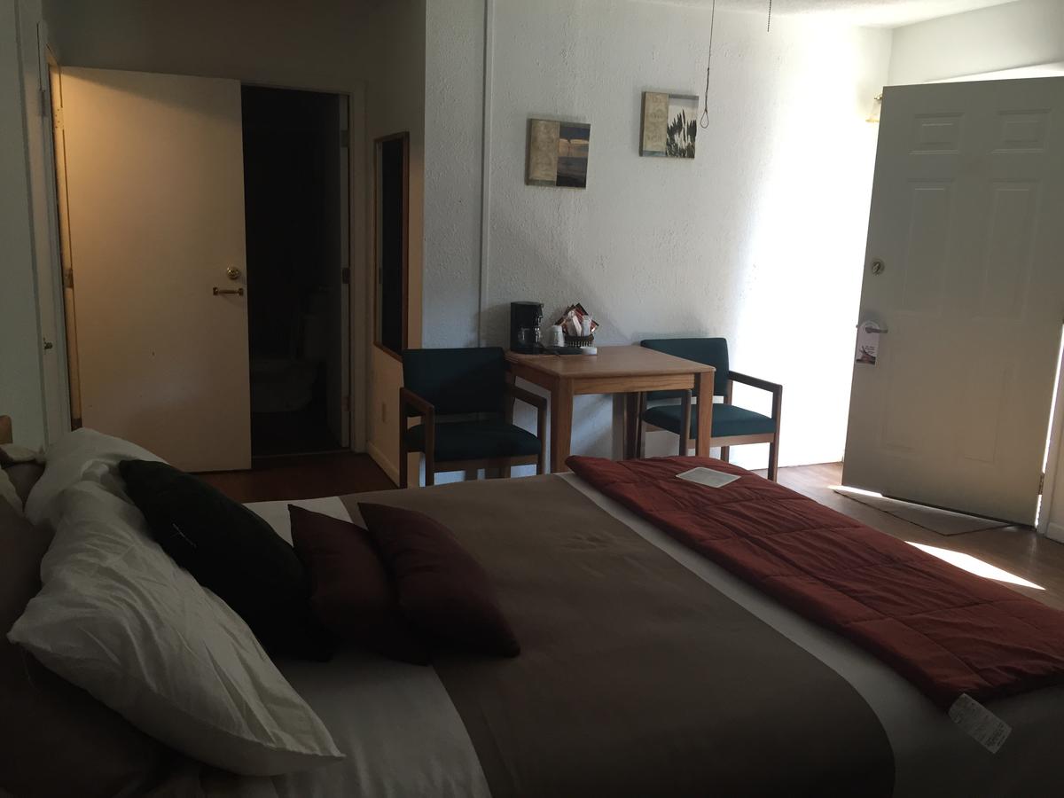 The Brookside Motel / Mt. Rushmore - thumb 36