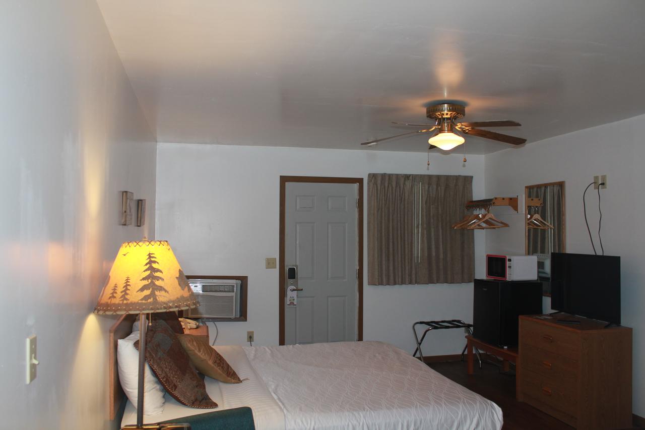 The Brookside Motel / Mt. Rushmore - thumb 3