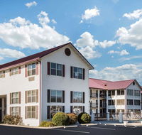 Super 8 by Wyndham Sevierville Riverside - Accommodation Dallas