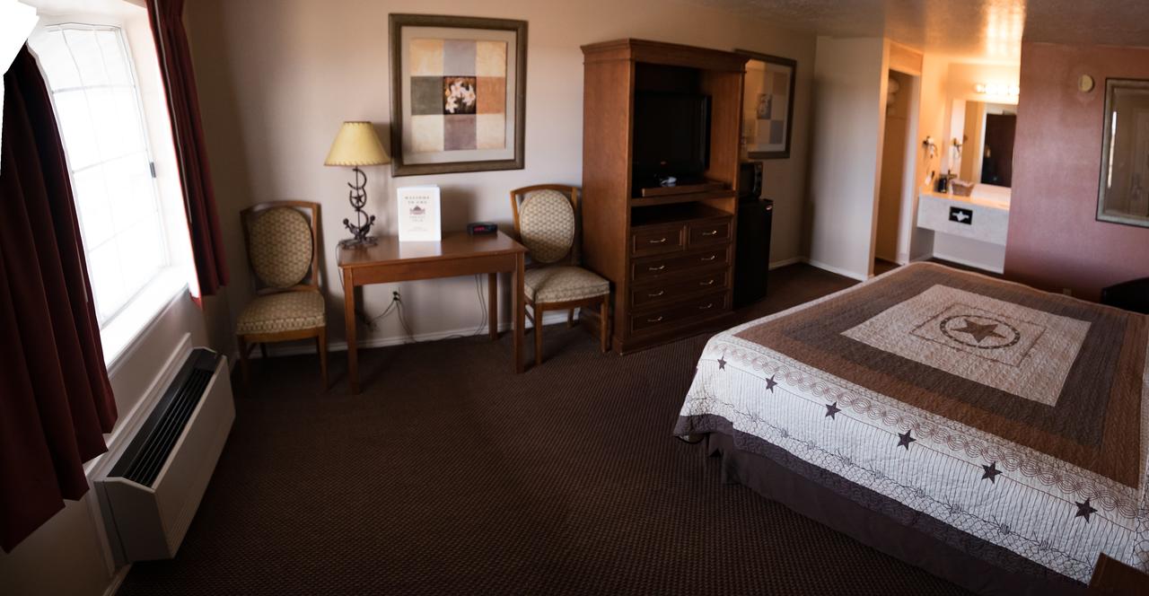 Broken Spur Inn & Steakhouse - thumb 12