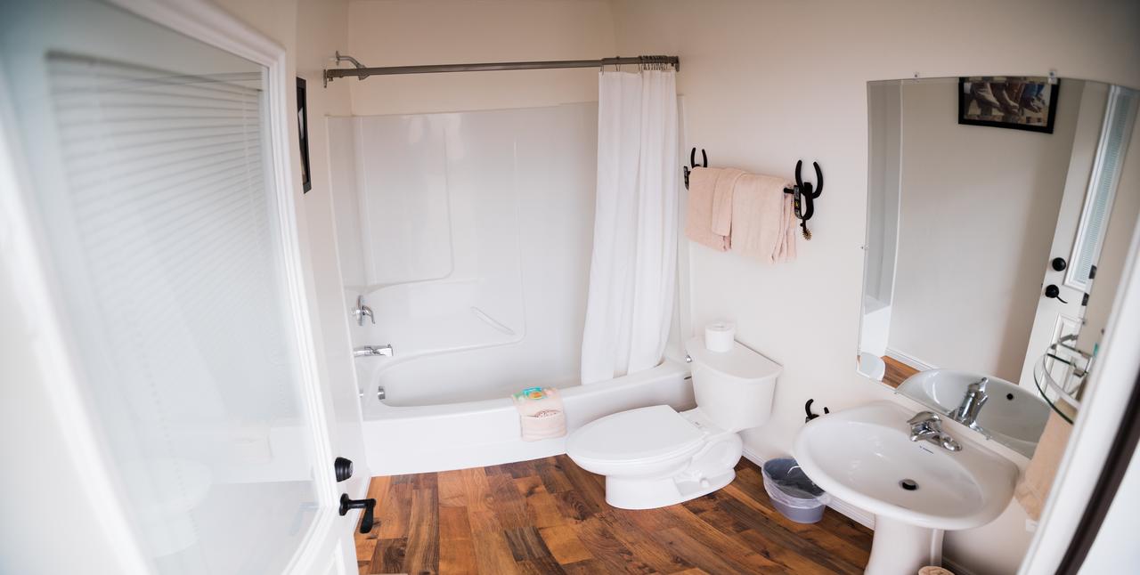 Broken Spur Inn & Steakhouse - thumb 6