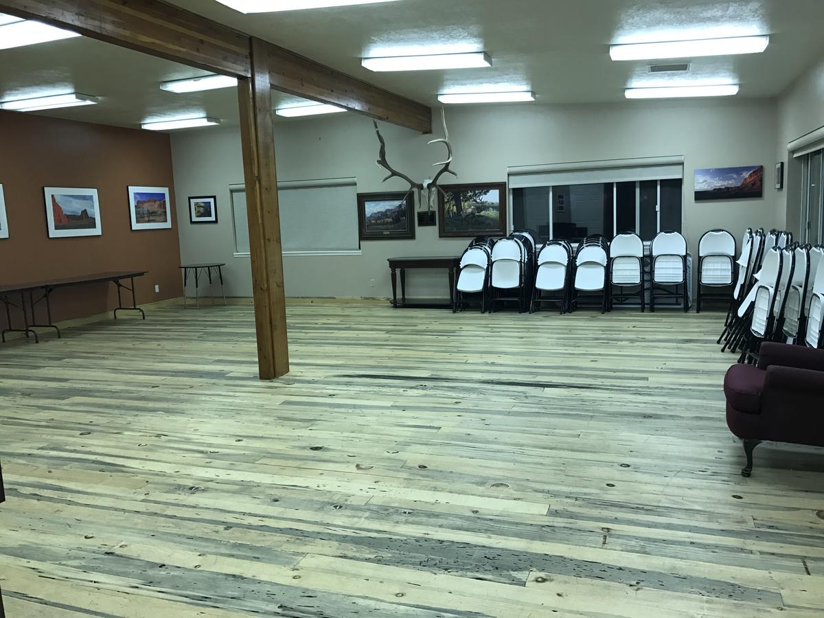 Broken Spur Inn & Steakhouse - thumb 20