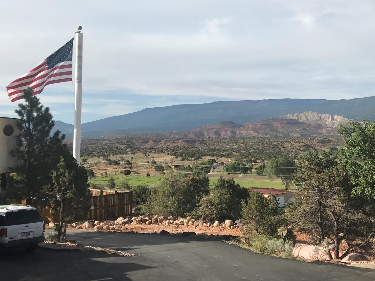 Broken Spur Inn & Steakhouse - thumb 1