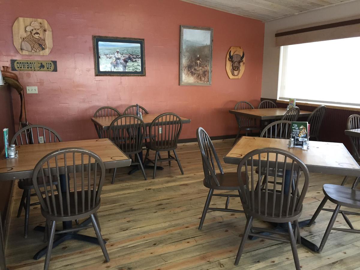 Broken Spur Inn & Steakhouse - thumb 31