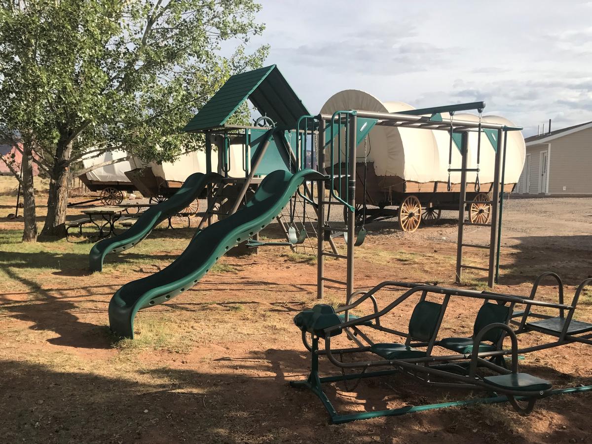 Broken Spur Inn & Steakhouse - thumb 18