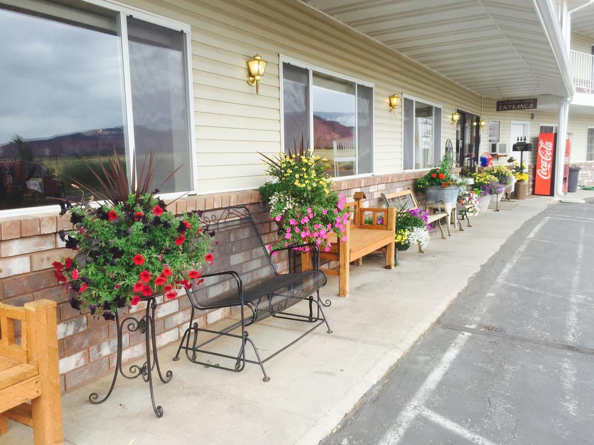 Broken Spur Inn & Steakhouse - thumb 25