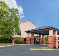 Quality Suites Martinsburg - Accommodation Dallas