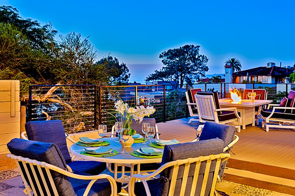 1740 - Endless Vistas On The Cove - thumb 3