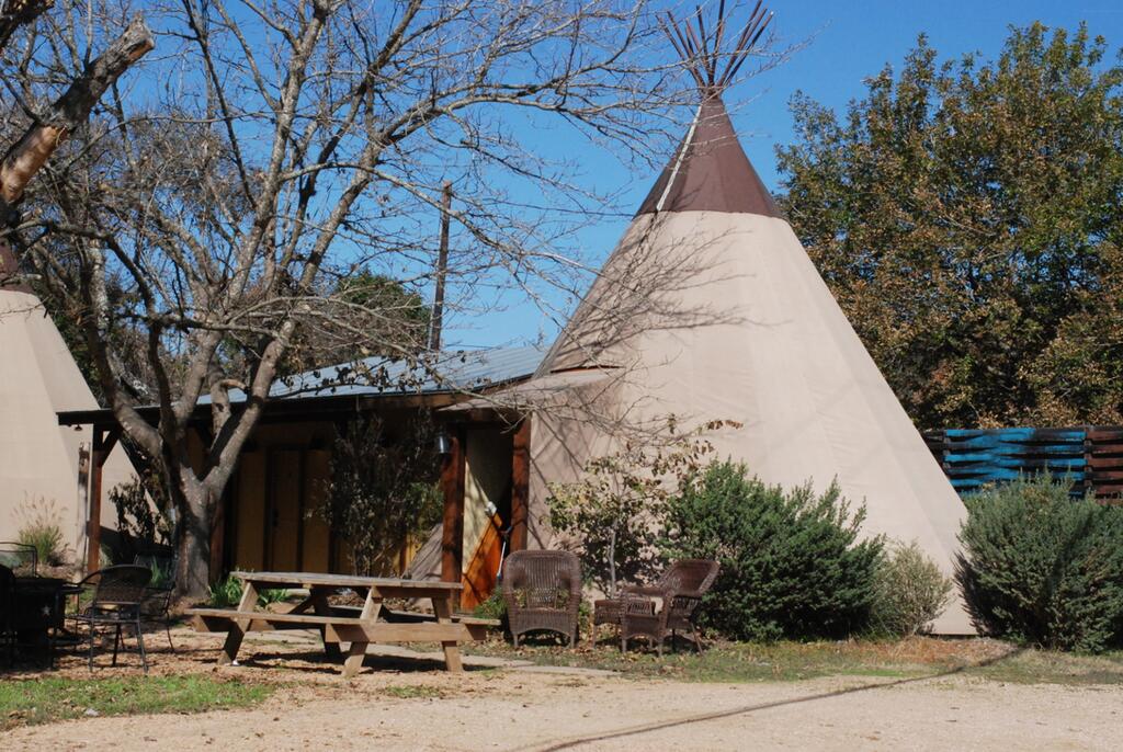 7 White Buffalo - Tipis On The Guadalupe - thumb 0