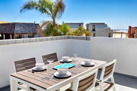 736 - Mission Beach Delight I Five-Bedroom Apartment Accommodation Dallas