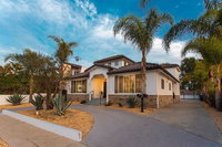 5M Modern Venice Home w Pool and Outdoor Living Accommodation Dallas